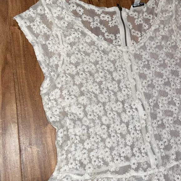 American Eagle women’s shirt XL sheer lace cap daisy peplum cream ivory AEO top - Picture 2 of 8